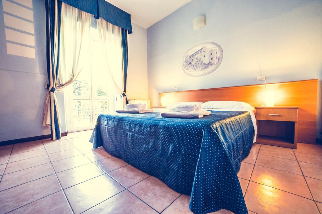 Hotel La Gaietta Millesimo الغرفة الصورة