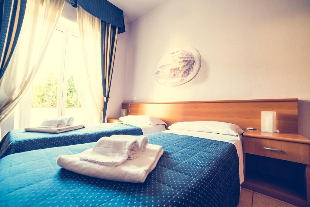 Hotel La Gaietta Millesimo الغرفة الصورة