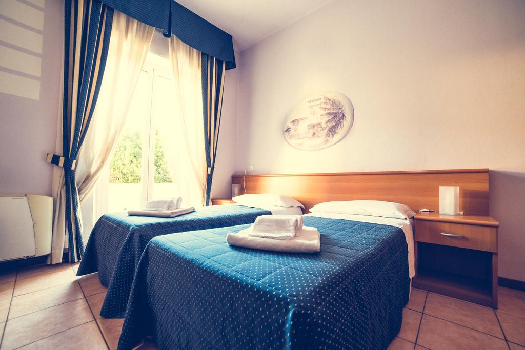 Hotel La Gaietta Millesimo الغرفة الصورة